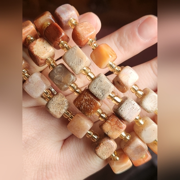 Stunning Genuine Coral Jade Cube Bead Bracelet Fossil Coral - Picture 3 of 4